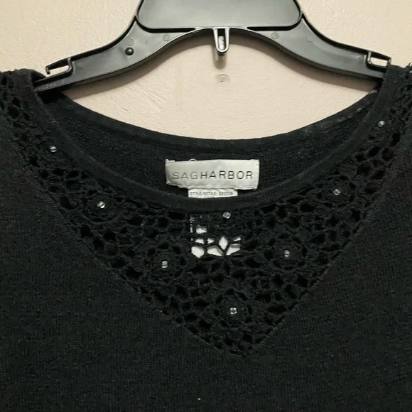 Black top - Picture 3 of 4